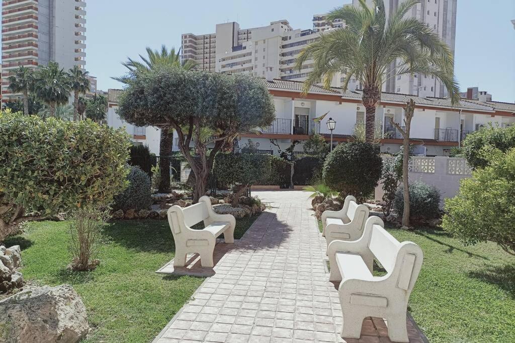 2 Bedroom Townhouse In Beautiful Gated Complex Benidorm Exterior photo